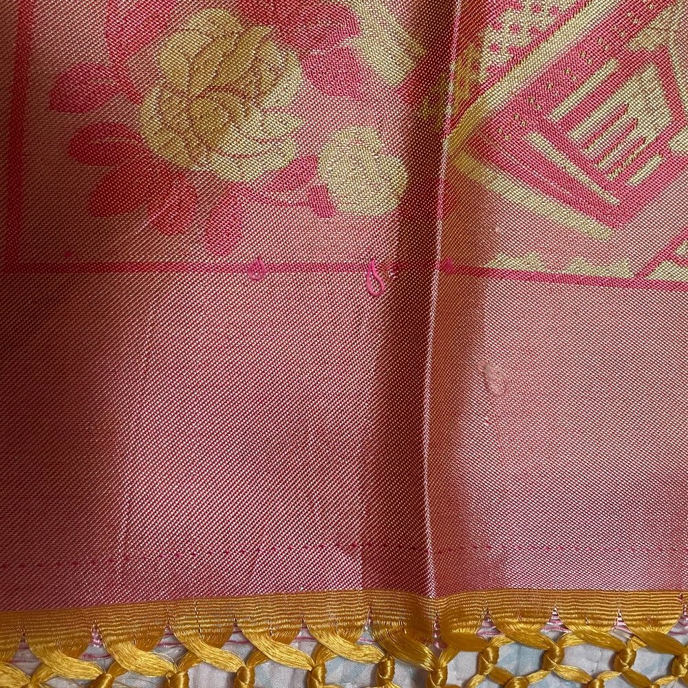 VINTAGE TAPESTRY TABLECLOTH - Picture 4 of 6